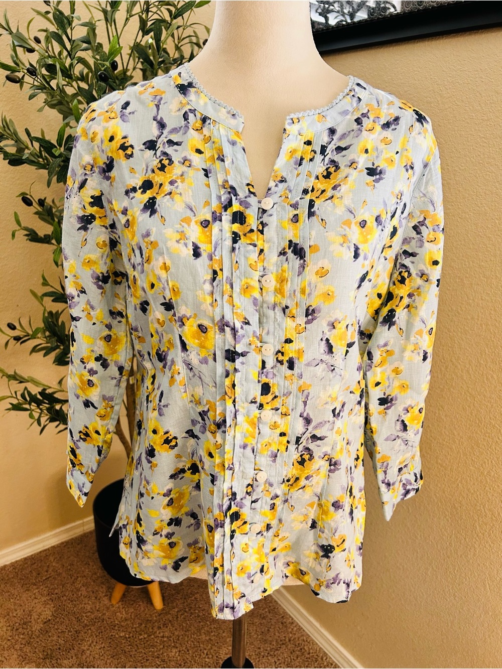 J. Jill Love Linen Blouse Floral Button Up Boho Pin-Tuck 100% Linen Size Medium